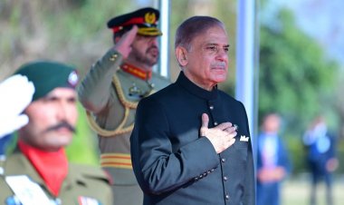 Pakistan'ın yeni başbakanı Şahbaz Şerif göreve başladı, ekibine IMF ile görüşme talimatı verdi