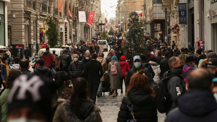 TÜİK'e göre Türkiye nüfusunun yüzde 49,9’unu kadınlar, yüzde 50,1’ini erkekler oluşturuyor