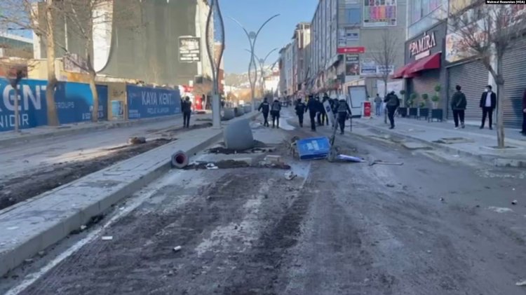 Van’da gösteri ve toplantılar yasaklandı, kente giriş çıkış kısıtlandı