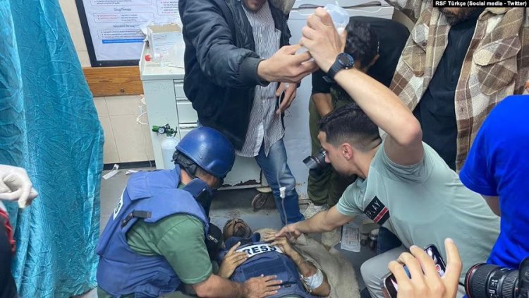 İsrail Gazze’de mülteci kampını bombaladı: Ağır yaralanan TRT kameramanının bacağı ampute edildi