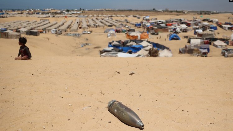 Gazze’nin Mısır sınırını tamamen ele geçiren İsrail’in Refah‘a hava saldırısında 12 Filistinli daha öldü