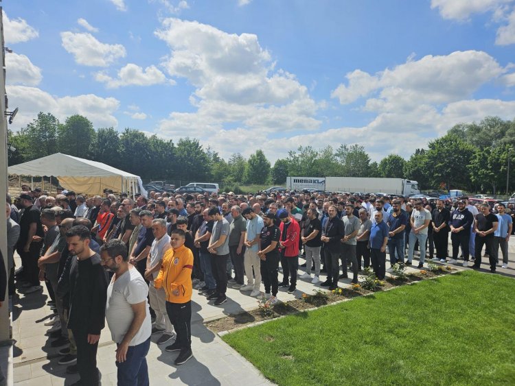 Almanya’da sel felaketinde hayatını kaybeden Asuman Özen son yolculuğuna uğurladı
