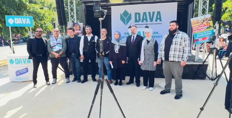 Berlin'de Filistin'e Destek ve Dayanışma Mitingi Düzenlendi