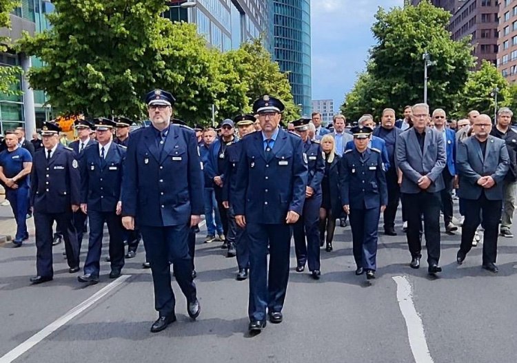 Polis Memuru Rouven Laur İçin Sessiz Yürüyüş Düzenlendi
