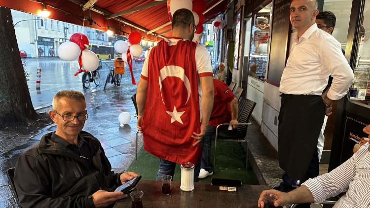 Türk Milli Takımı Berlin'de Coşkuyla Desteklendi