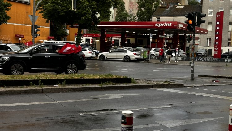 Türk Milli Takımı Berlin'de Coşkuyla Desteklendi
