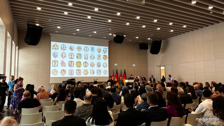 Berlin'de Azerbaycan Kültürü Rüzgarı: "Əlifba" Etkinliği Büyük İlgi Gördü