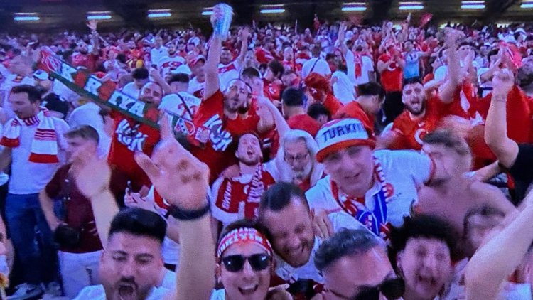 EURO 2024'te Tarihi Başarı: Türkiye 16 Yıl Sonra Gruplardan Çıkmayı Başardı