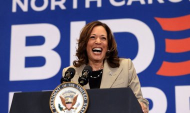 Biden'ın adaylık için destek verdiği Kamala Harris kimdir?