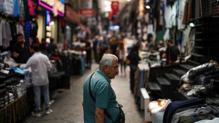 Türkiye’de yıllık enflasyon yüzde 71,6: Memur ve emeklilerin zam oranları belli oldu