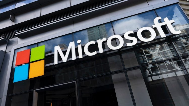 Dünya genelindeki Microsoft kullanıcıları bankaları, hastaneleri, havayollarını ve medyayı etkileyen yaygın kesintiler bildiriyor
