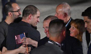 Rusya tarafından takas sonucu serbest bırakılan ABD vatandaşları Washington'a ulaştı
