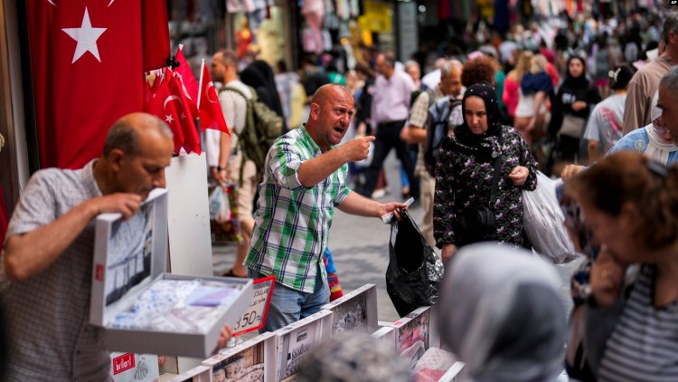 Türkiye'de yıllık enflasyon TÜİK’e göre yüzde 61,78, ENAG’a göre yüzde 100,88