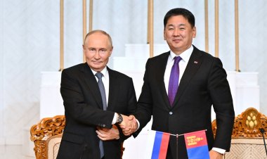 Moğolistan'ı ziyaret eden Rusya Cumhurbaşkanı Putin, Uluslararası Ceza Mahkemesi'nin tutuklama emrine meydan okudu