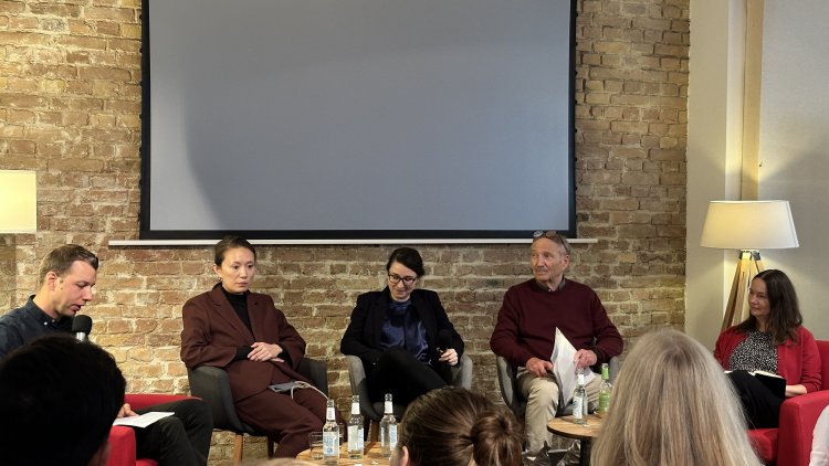 Berlin'de Gazetecilerden Çin'e Mercek: Geleceğin Süper Gücü mü, Kriz Ülkesi mi ?