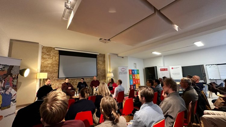 Berlin'de Gazetecilerden Çin'e Mercek: Geleceğin Süper Gücü mü, Kriz Ülkesi mi ?