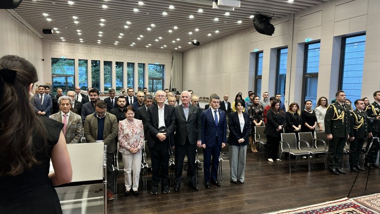 Şehitler İçin Tören