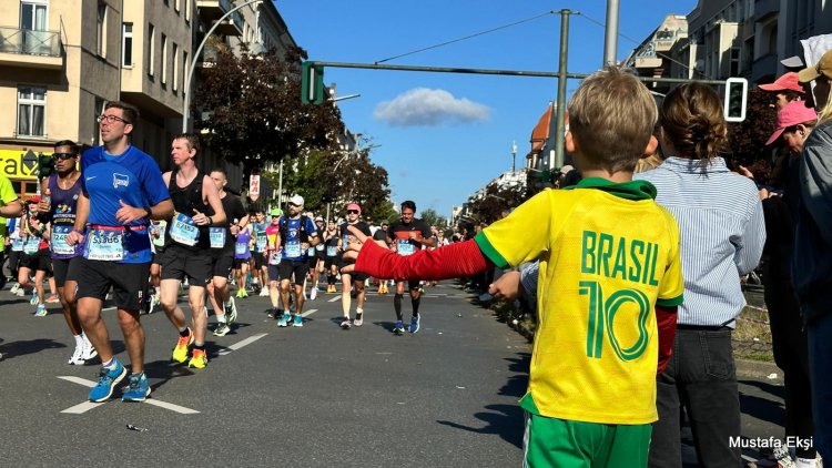 50. Yılında Berlin Maratonu: Dünyanın En Prestijli Koşularından Birine Rekor Katılım