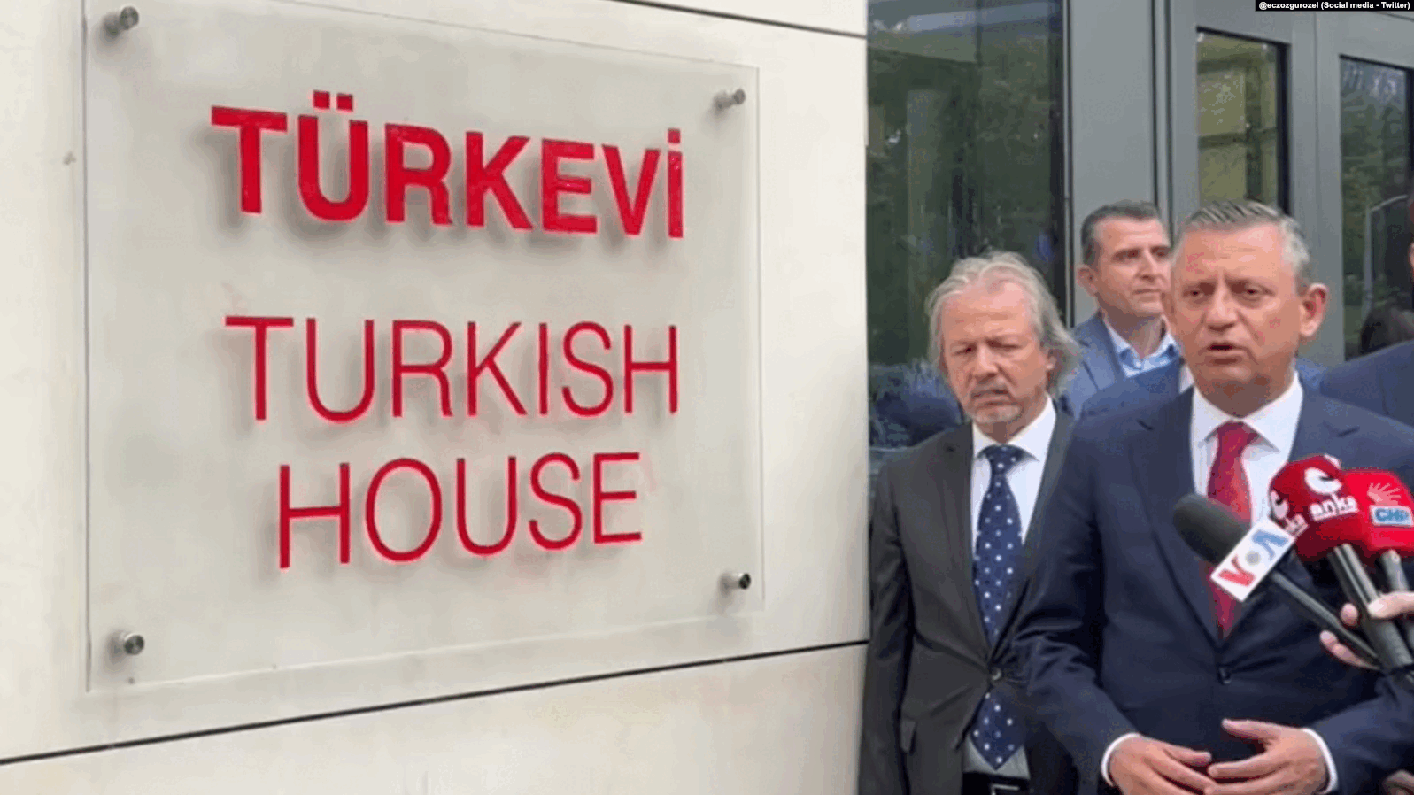 Özgür Özel New York’ta konuştu: “Türkiye ABD’de rüşvet vermeye ihtiyaç duyacak ülke değil”