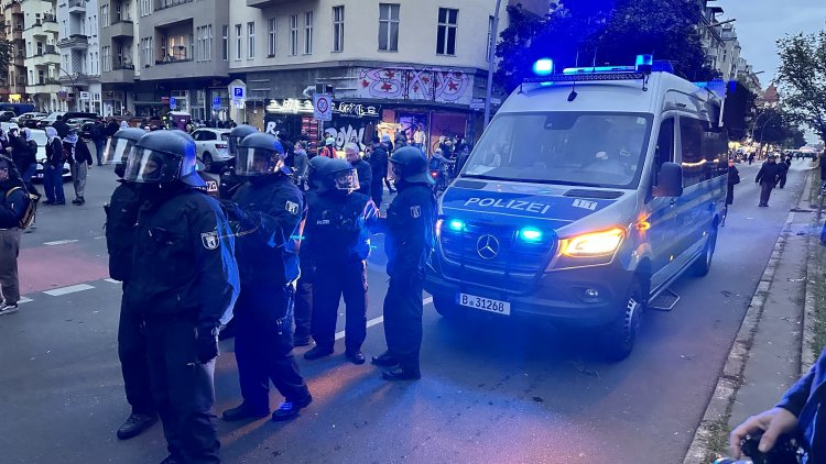 Berlin’de Aşırı Sağcı Çetelere Büyük Operasyon: 12 Adrese Baskın