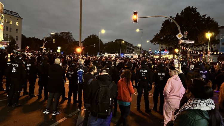 Berlin’de Binler İsrail’i Protesto Etti
