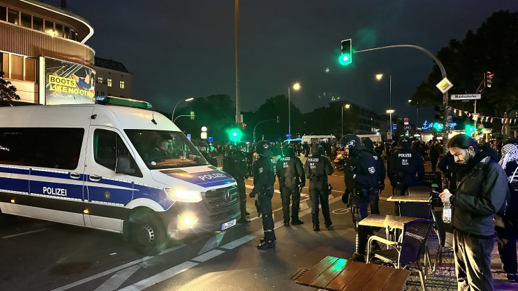 Berlin’de Binler İsrail’i Protesto Etti