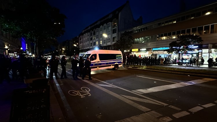 Berlin’de Binler İsrail’i Protesto Etti