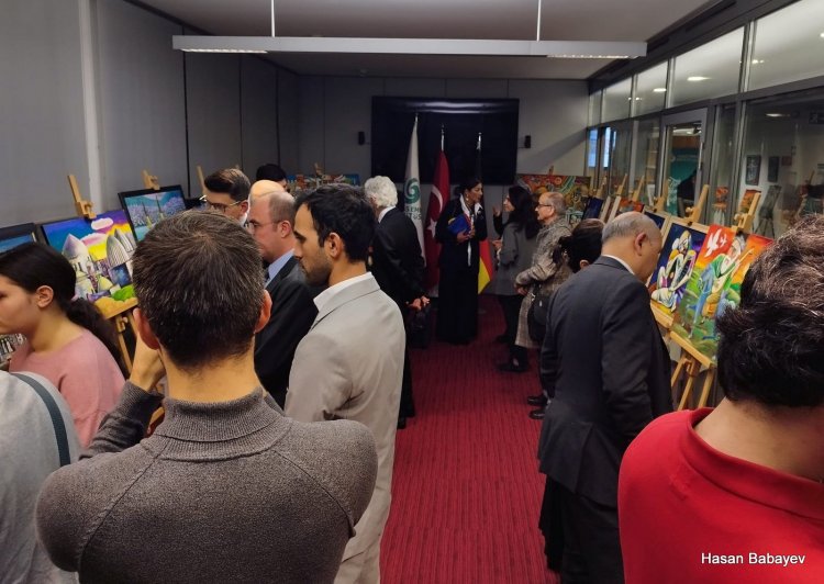 Berlin’de Eşref Heybet’in ‘Türk Dünyası’ Sergisi Büyük İlgi Gördü