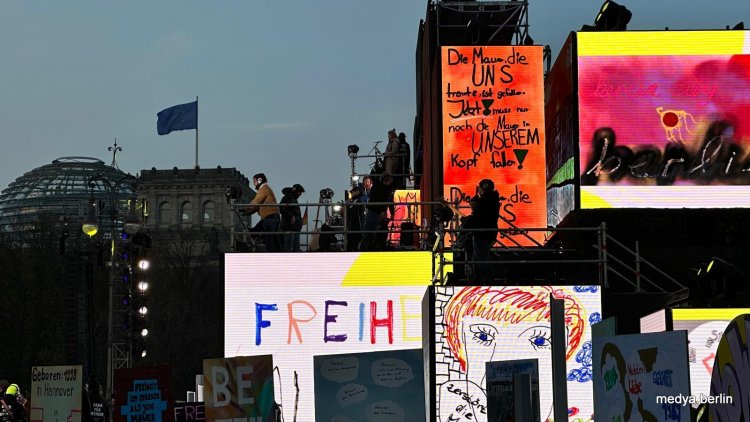 Berlin Duvarı’nın Yıkılışının 35. Yılı