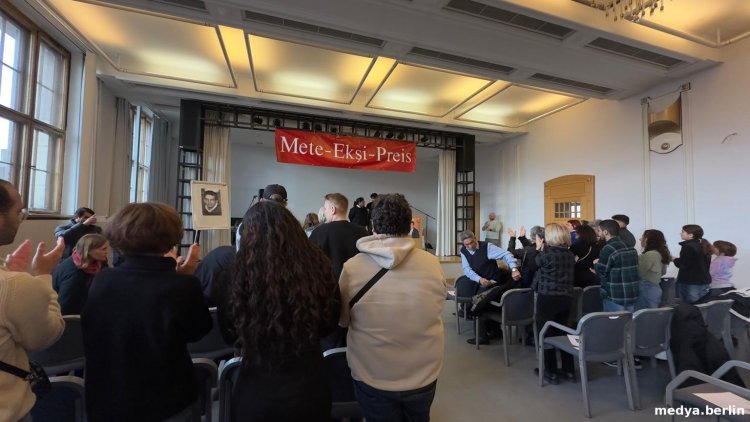 Berlin’de Mete Ekşi’yi Anma Töreni Düzenlendi