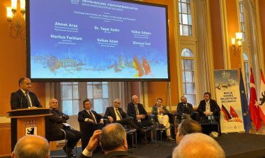 Berlin’de Kardeş Şehirler Buluşması