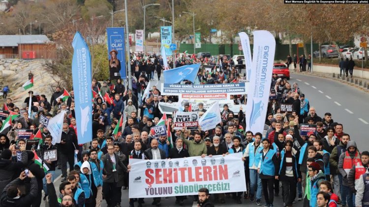 İstanbul’da Gazze’ye destek yürüyüşü: “Vicdan gemisine izin verin”