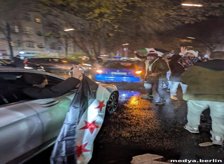 Berlin’de Suriye Muhaliflerinin Coşkulu Kutlaması
