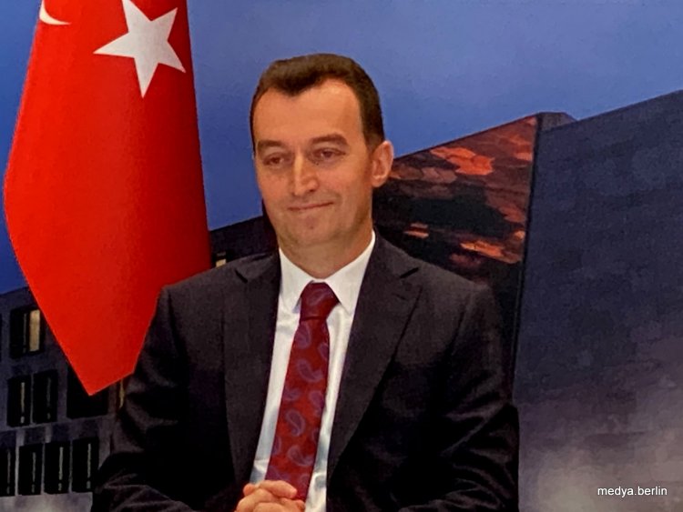 Berlin Basın(İletişim) Müşaviri Hasan Kocabıyık’ın Performansı Üzerine Değerlendirme