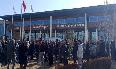 Van’da belediyeye kayyum atanmasına DEM Parti’den tepki: “Diyalog sürecini dinamitlemeyi mi hedefliyorsunuz?”