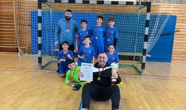 Aziz Nesin İlkokulu Berlin’de Futsal Şampiyonu Oldu!