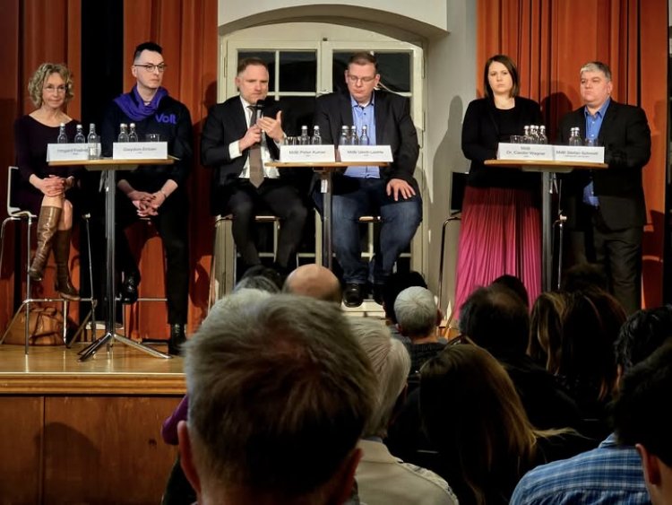 Regensburg’da Milletvekili Adayları Panelinde Rusya-Ukrayna Savaşı ve Göç Politikaları Gerginliği