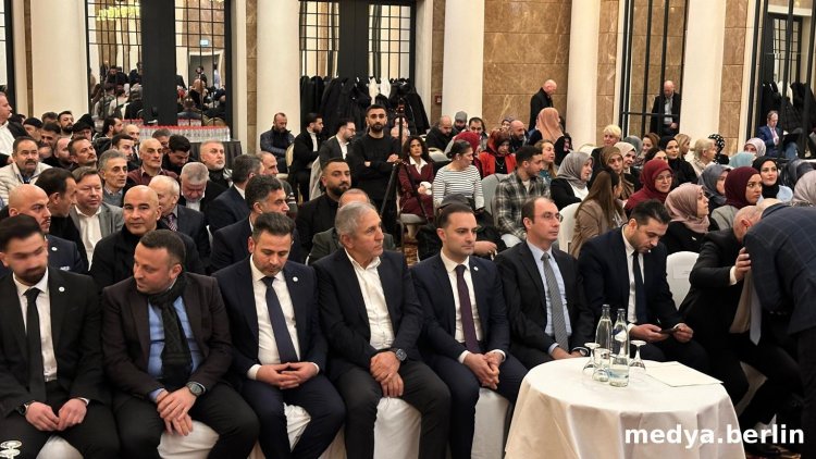 UID Berlin’de Bayrak Değişimi
