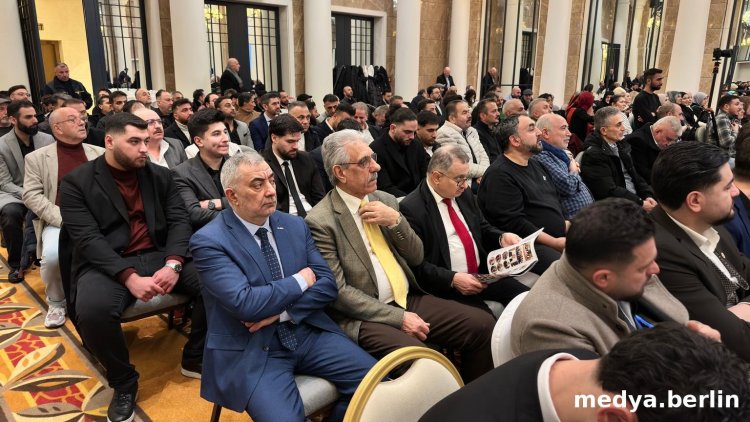 UID Berlin’de Bayrak Değişimi