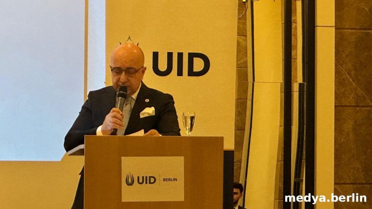 UID Berlin’de Bayrak Değişimi