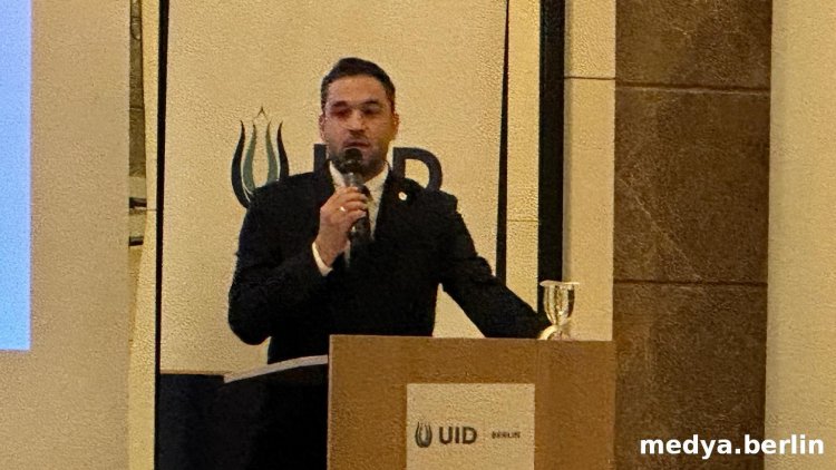 UID Berlin’de Bayrak Değişimi