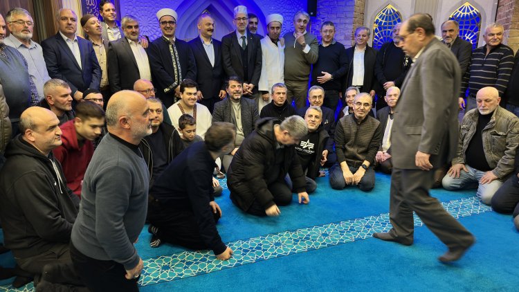 Berlin’de Yeni Mescid Açıldı: İlk Cuma Namazı Kılındı