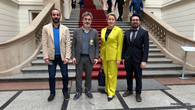 Türk Akademisyenlerden Berlin Eyalet Meclisine Ziyaret