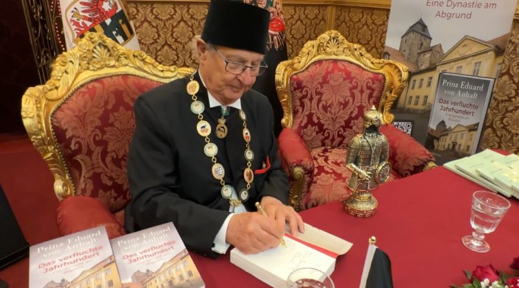 Prinz Eduard von Anhalt’ın Kitabı “Das verfluchte Jahrhundert” Ludwigshafen’da Tanıtıldı