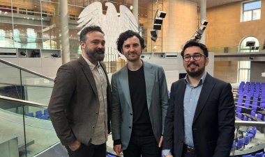Türk Akademisyenlerden Federal Milletvekili Hakan Demir’e Reichtag Ziyareti