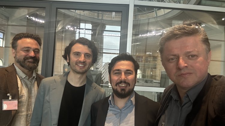 Türk Akademisyenlerden Federal Milletvekili Hakan Demir’e Reichtag Ziyareti
