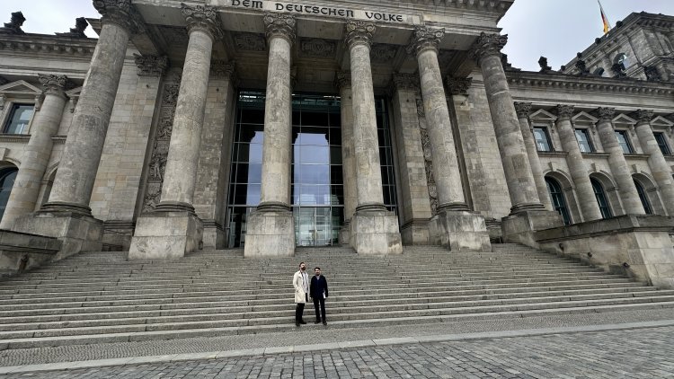 Türk Akademisyenlerden Federal Milletvekili Hakan Demir’e Reichtag Ziyareti