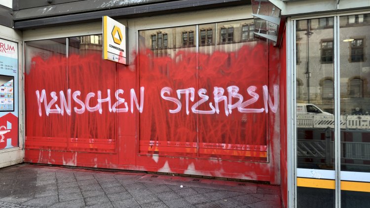 “AKTIEN STEIGEN – MENSCHEN STERBEN.”