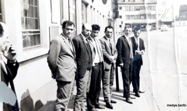 Siyah-Beyaz Başladı, Renkli Devam Ediyor