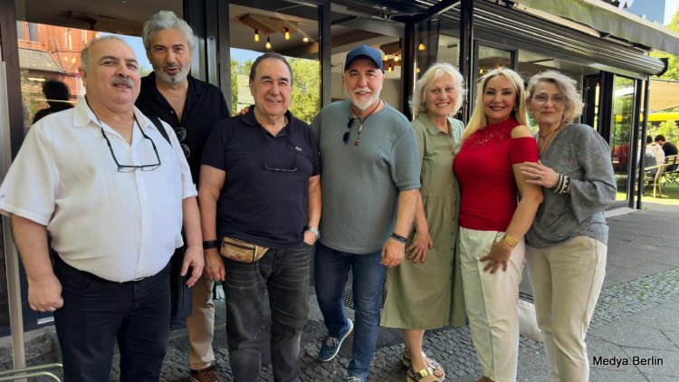 Kahvaltıda Buluşma: Eskimeyenler Retro Pop Müziği Topluluğu Berlin’de Bir Aradaydı